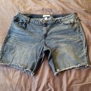Denim Girlfriend Short - Medium Wash
